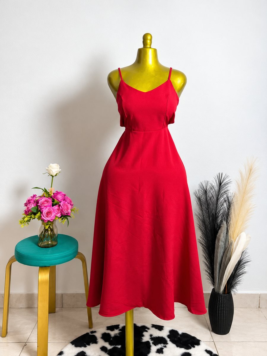 Robe midi rouge à fines bretelles