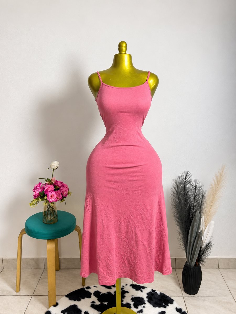 Robe rose moulante à bretelles