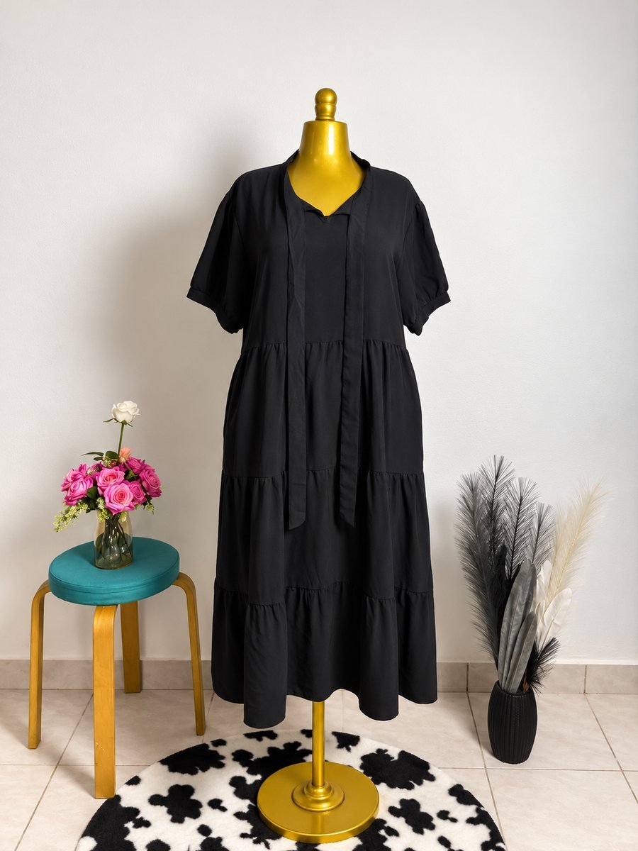 Robe noire col lavallière à volants