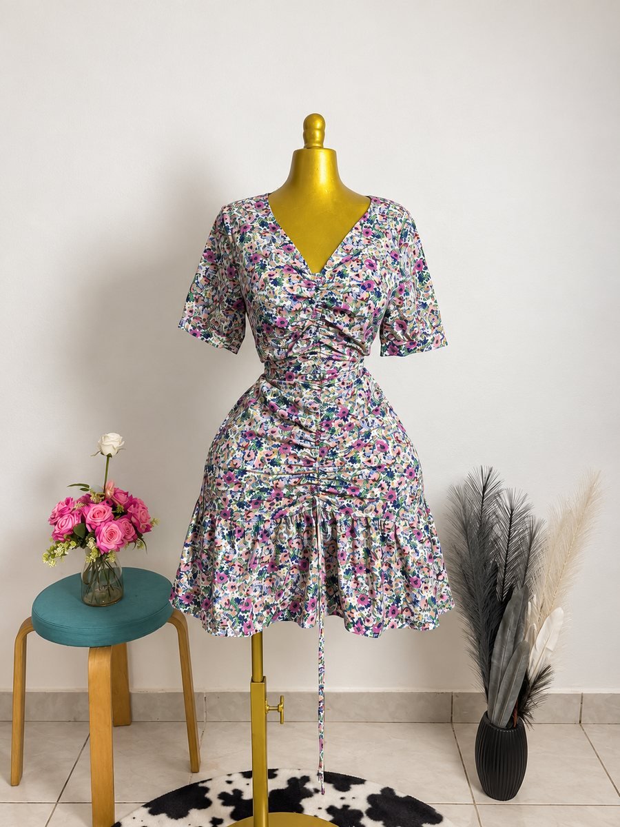 Robe courte fleurie portefeuille