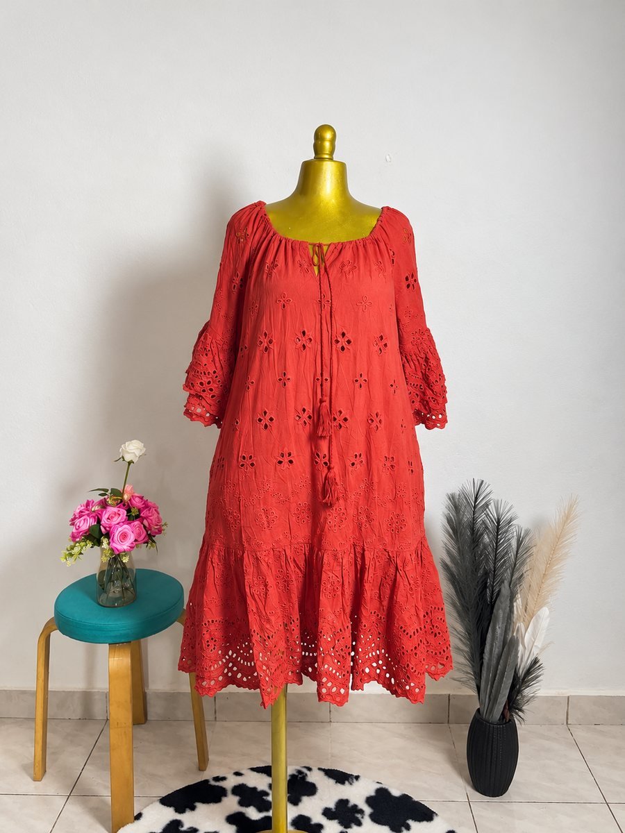 Robe orange en broderie anglaise