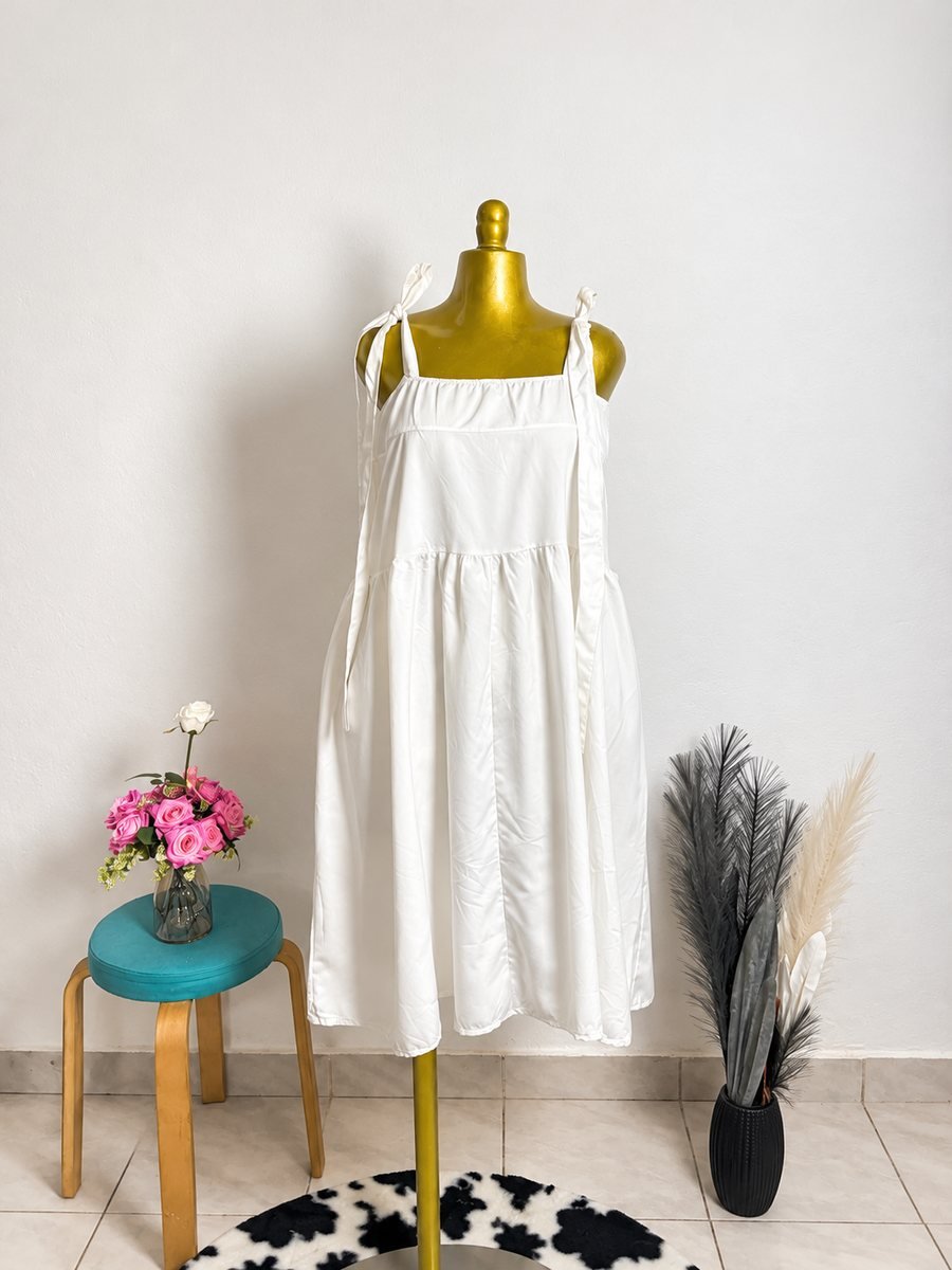 Robe blanche à volants fines bretelles