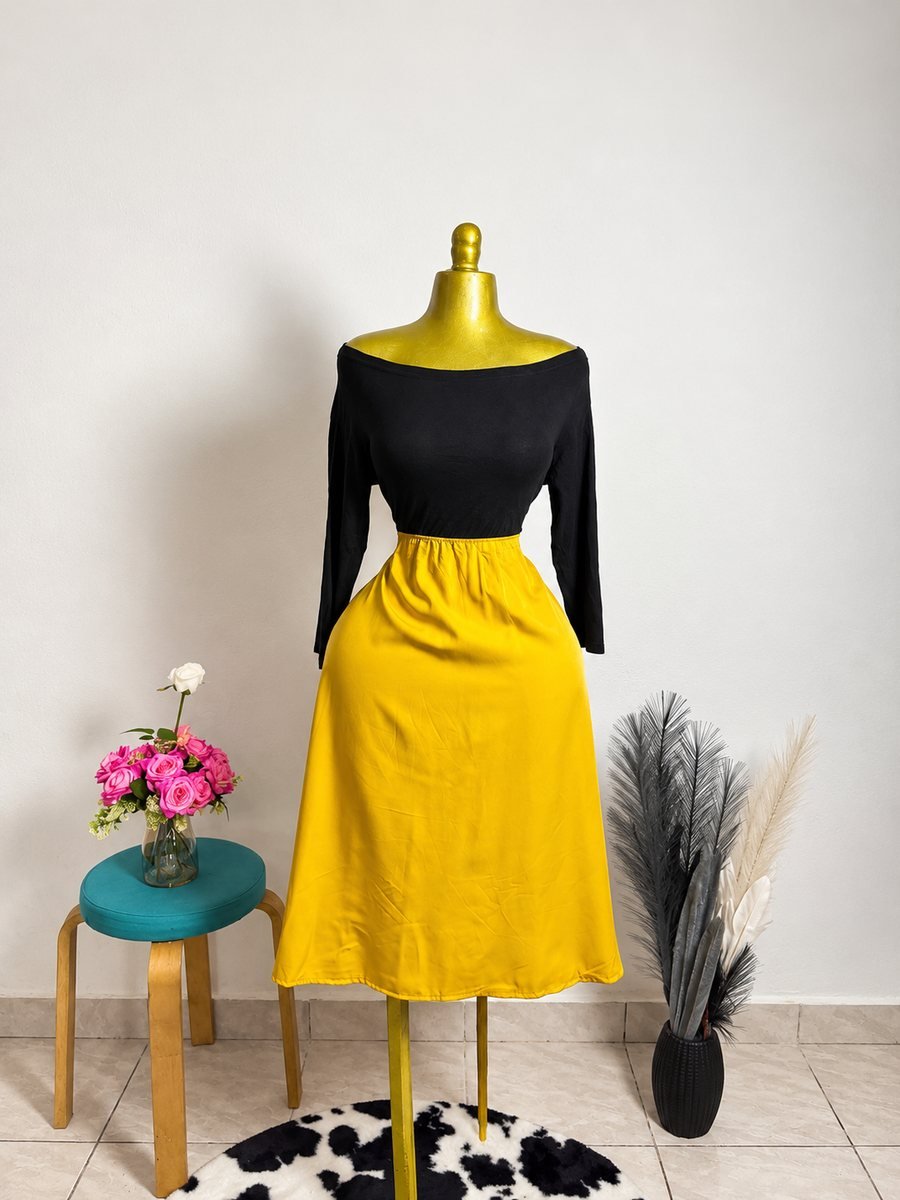 Ensemble top noir et jupe jaune