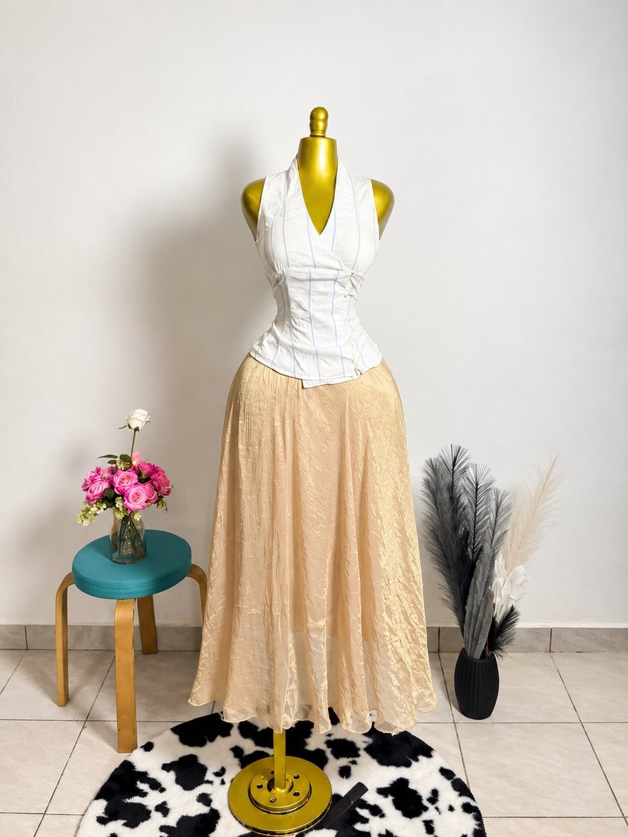 Ensemble top blanc dos nu et jupe beige