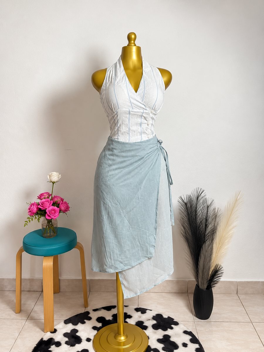 Ensemble top blanc dos nu et jupe portefeuille grise