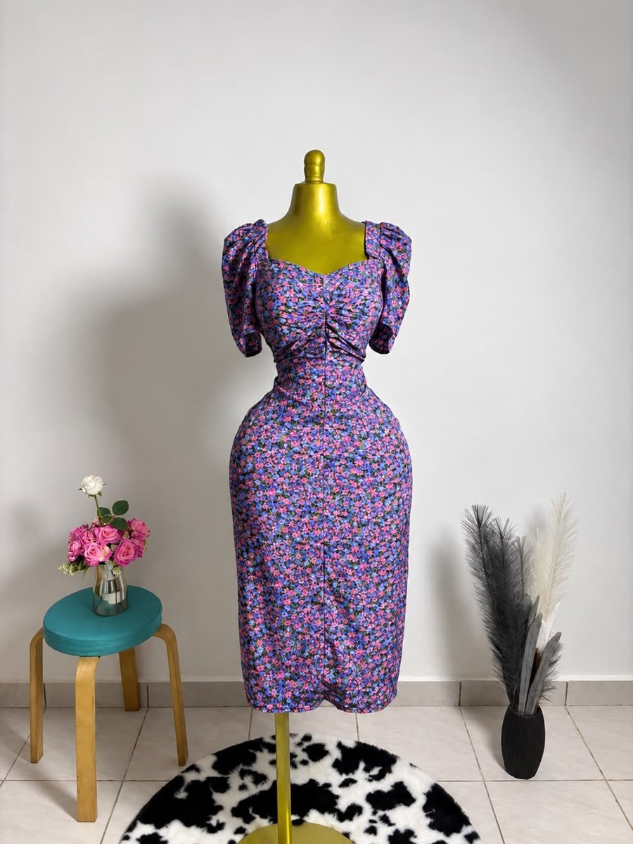 Robe fleurie violette manches bouffantes